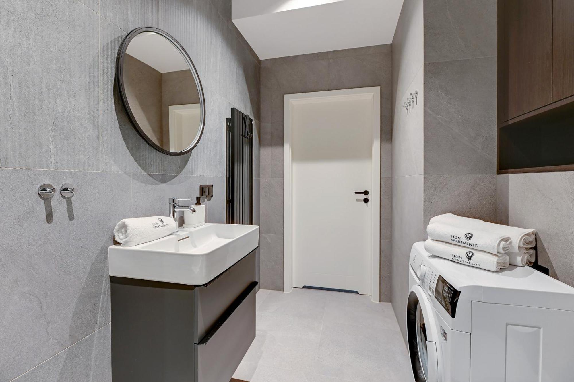 Scala 60D City Center Apartments With Parking By Lion Apartments Gdansk Bagian luar foto